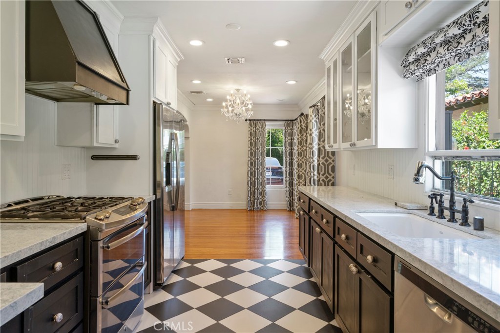 520 W 10th Street
