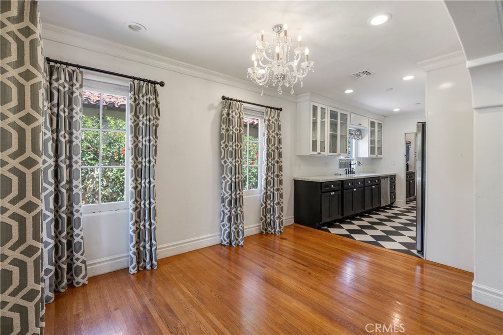 520 W 10th Street