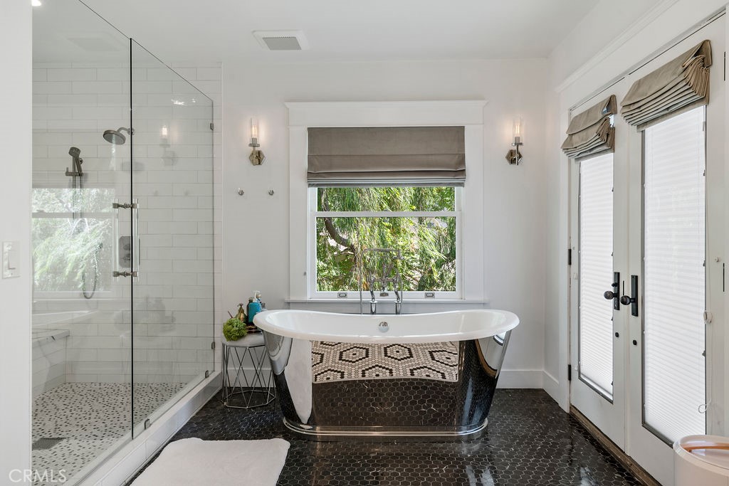 1009 N College Avenue