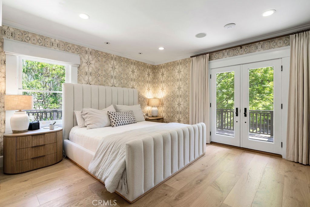 1009 N College Avenue