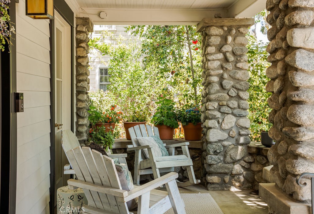 1009 N College Avenue