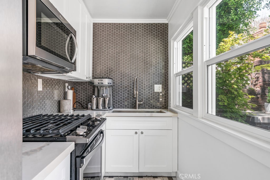 1009 N College Avenue