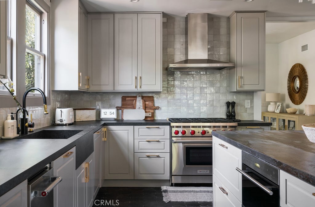 1009 N College Avenue