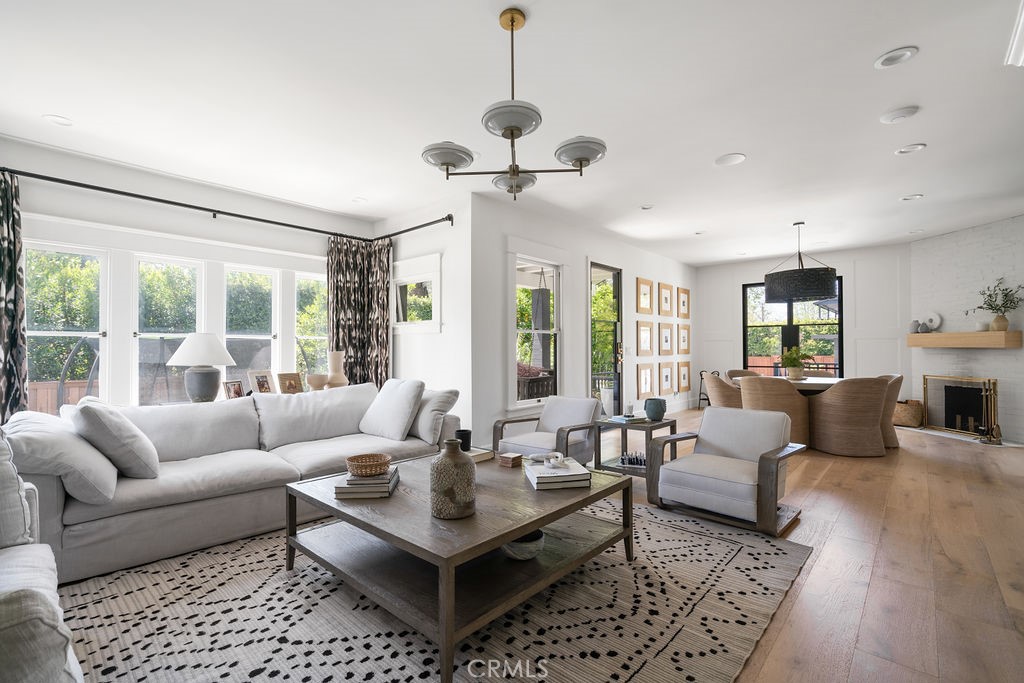 1009 N College Avenue