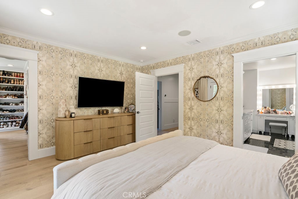 1009 N College Avenue