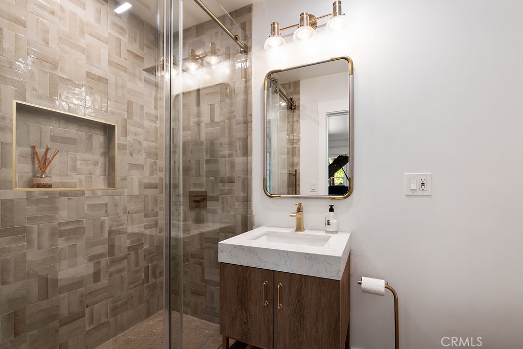 1009 N College Avenue