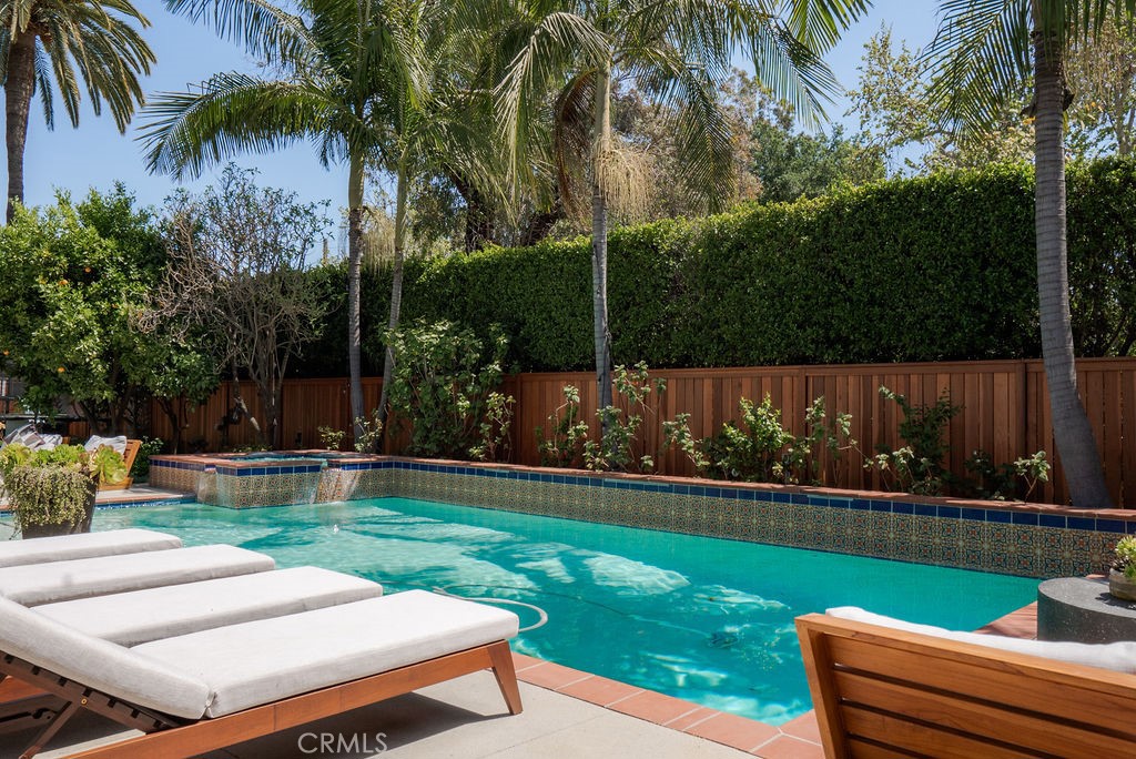 1009 N College Avenue