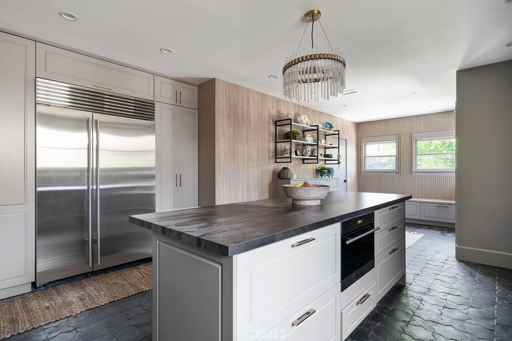 1009 N College Avenue