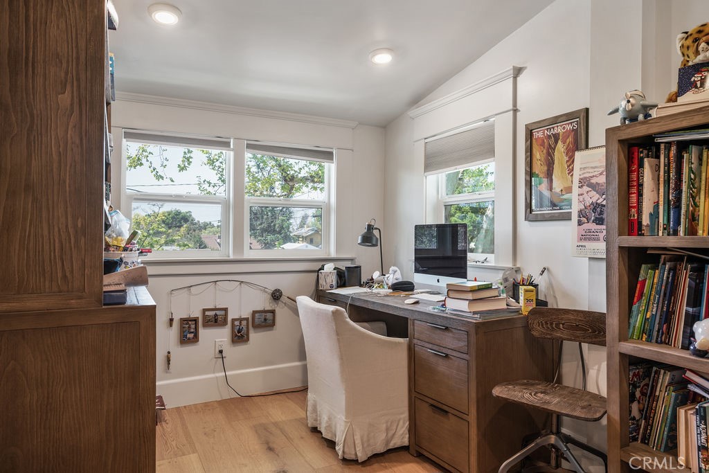 1009 N College Avenue