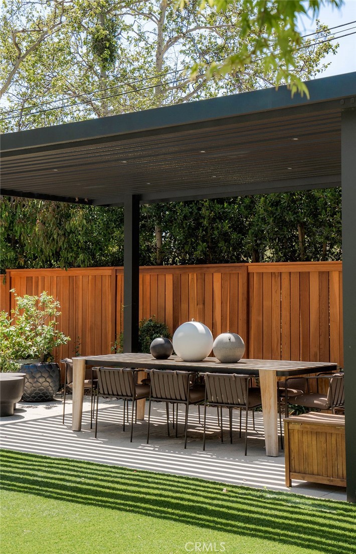 1009 N College Avenue