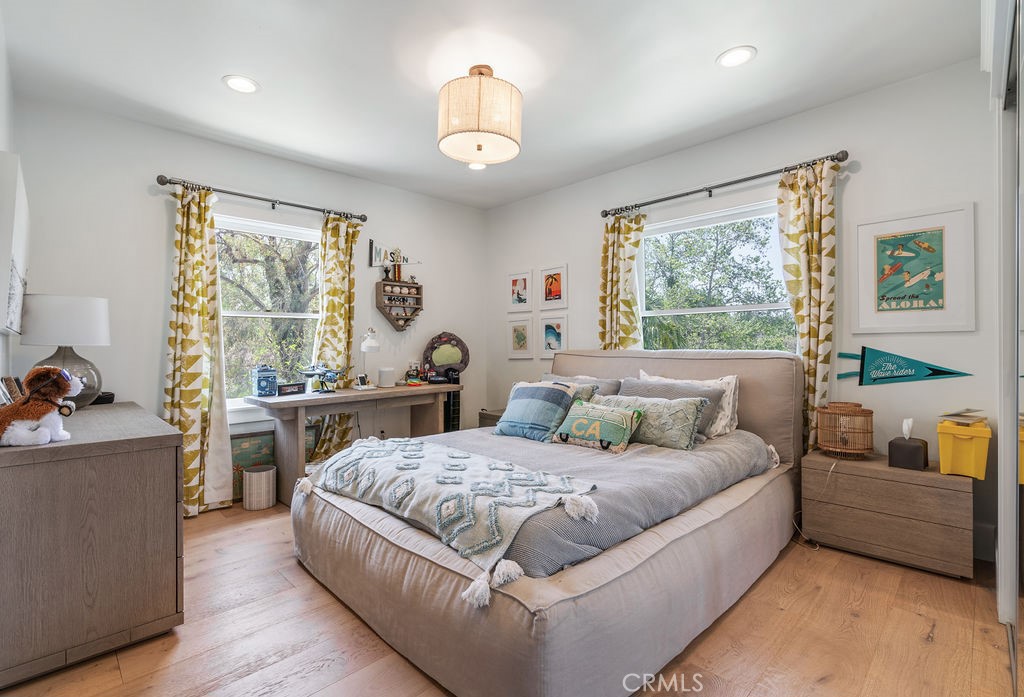 1009 N College Avenue