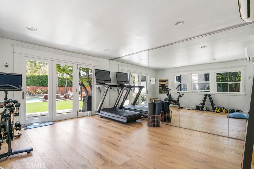 1009 N College Avenue