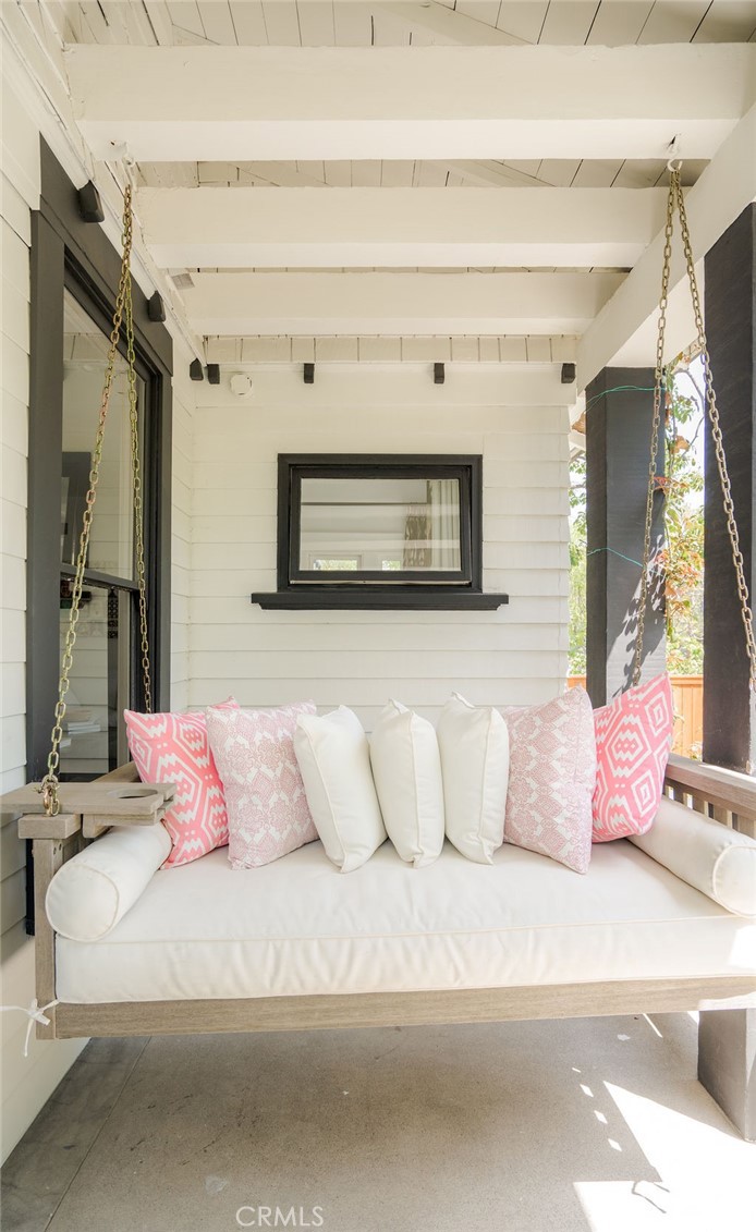 1009 N College Avenue