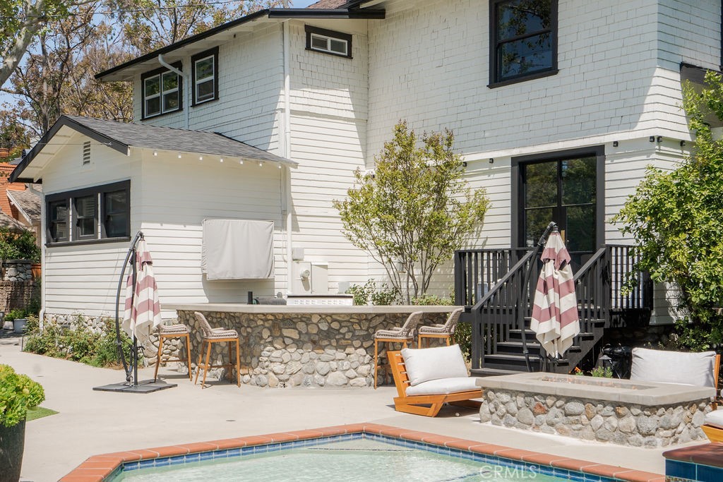 1009 N College Avenue