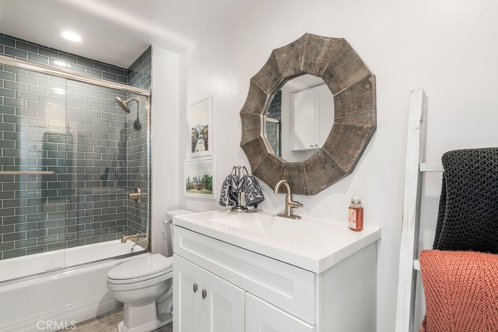 1009 N College Avenue