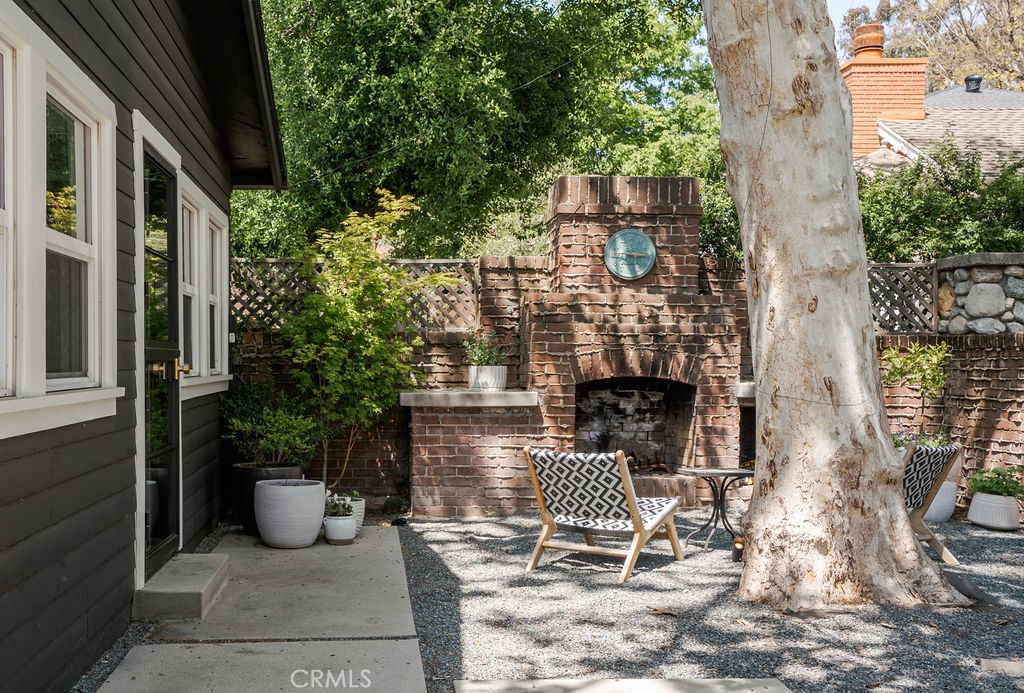 1009 N College Avenue