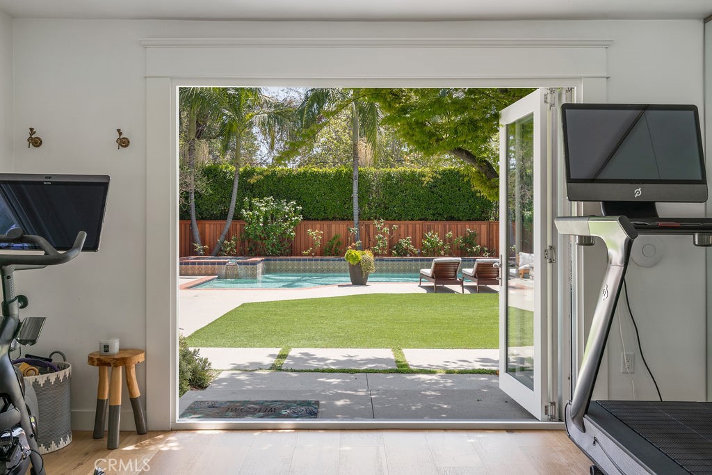 1009 N College Avenue