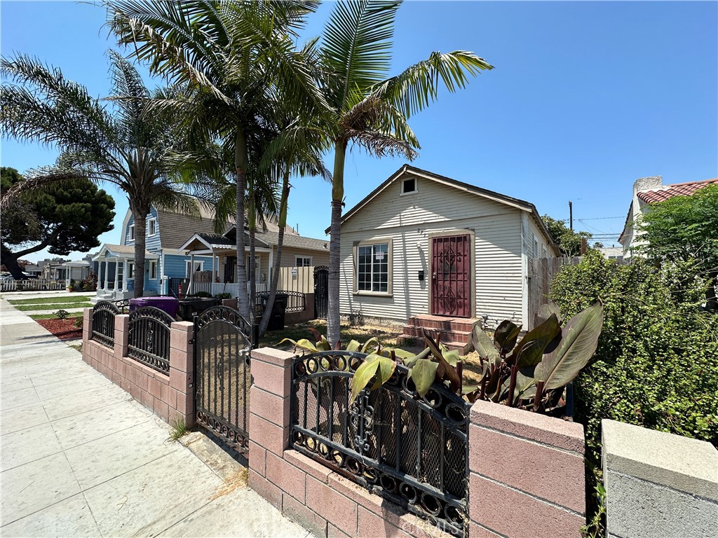 271 E Louise Street