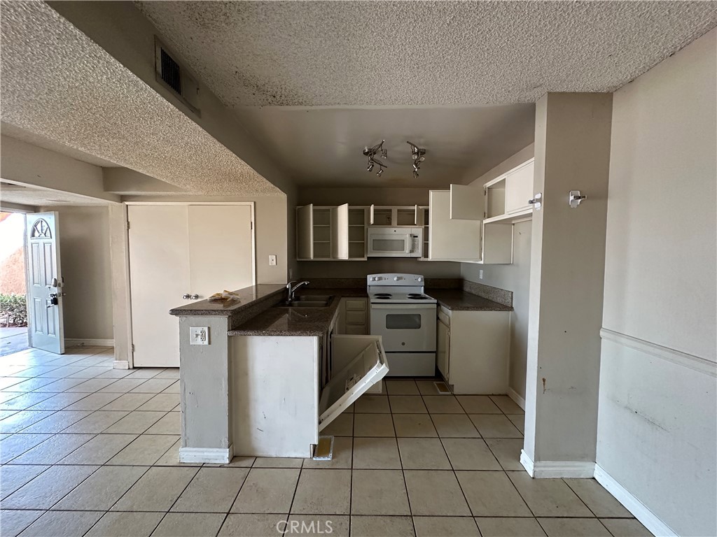 1480 W Edgehill Road 13
