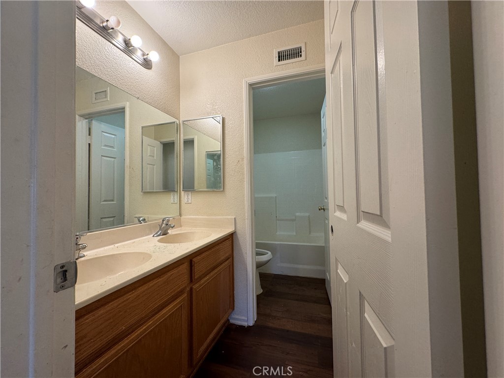 1710 E Miki Way