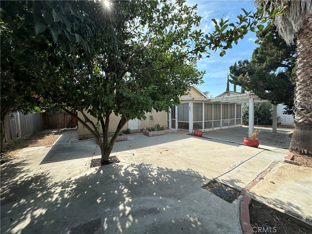 1116 Thompson Avenue N