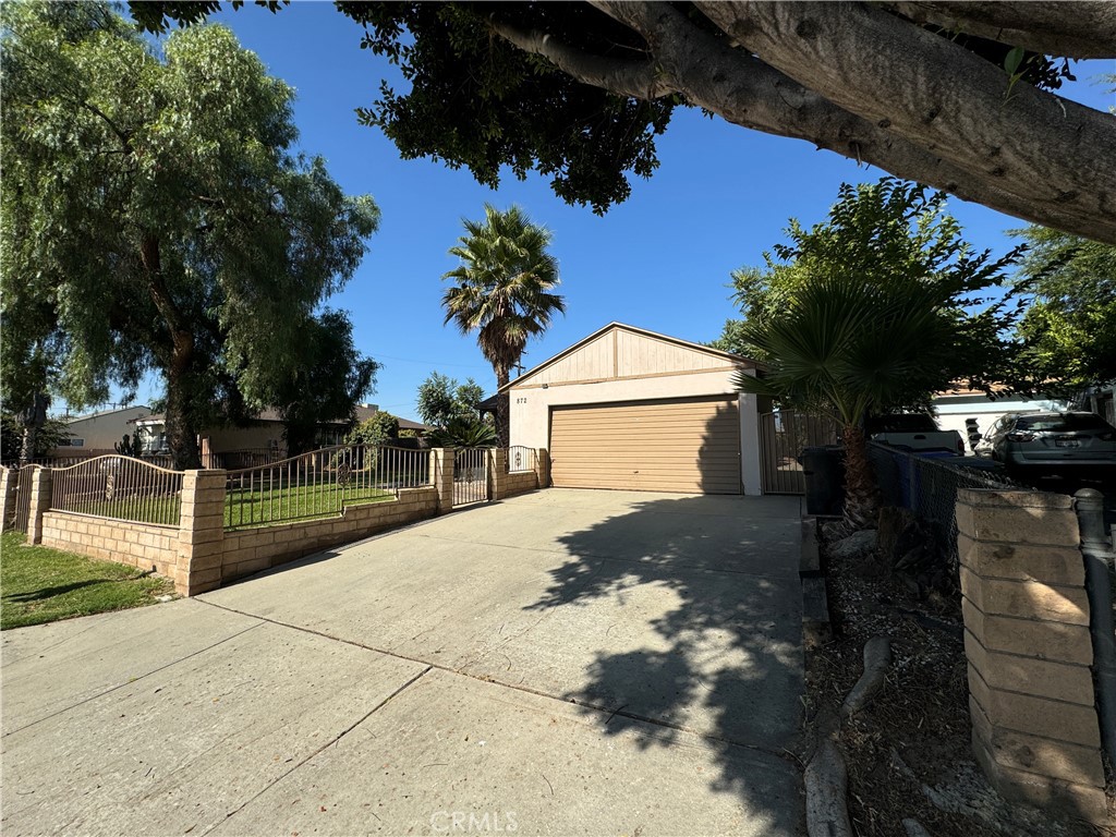 872 N Clifford Avenue