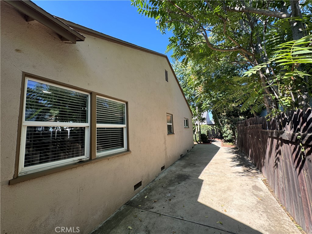 872 N Clifford Avenue
