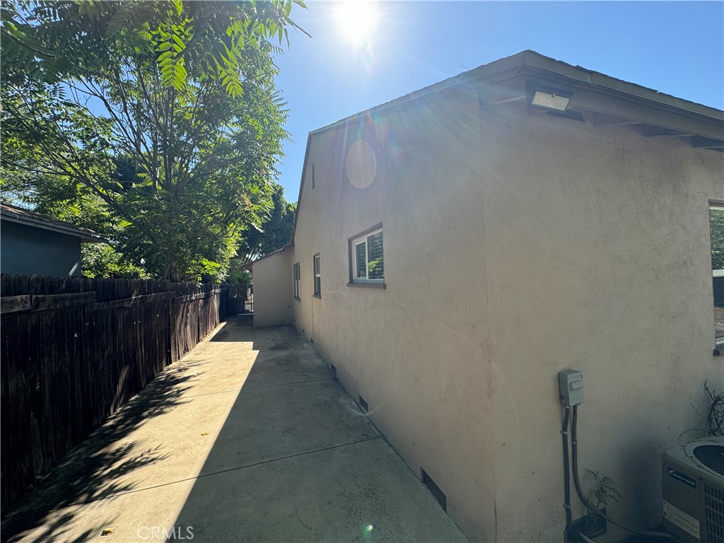 872 N Clifford Avenue