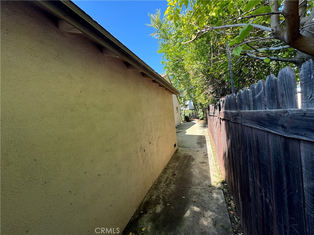 872 N Clifford Avenue