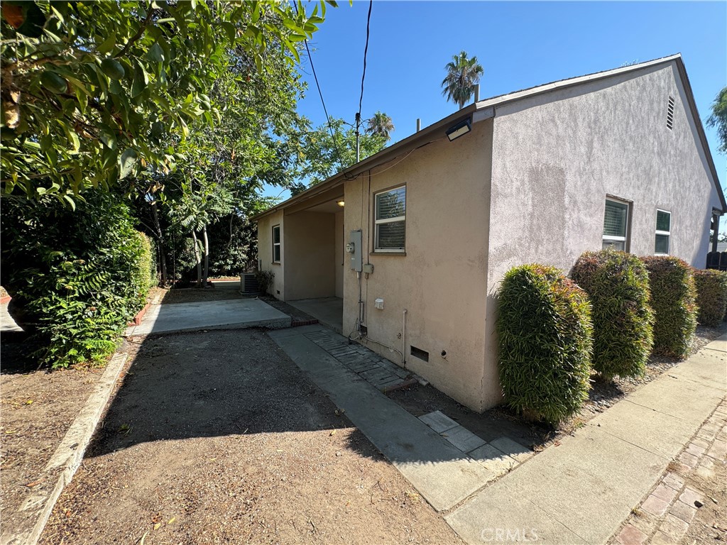 872 N Clifford Avenue
