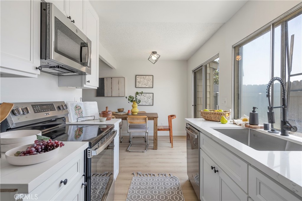 960 E Bonita Avenue 93