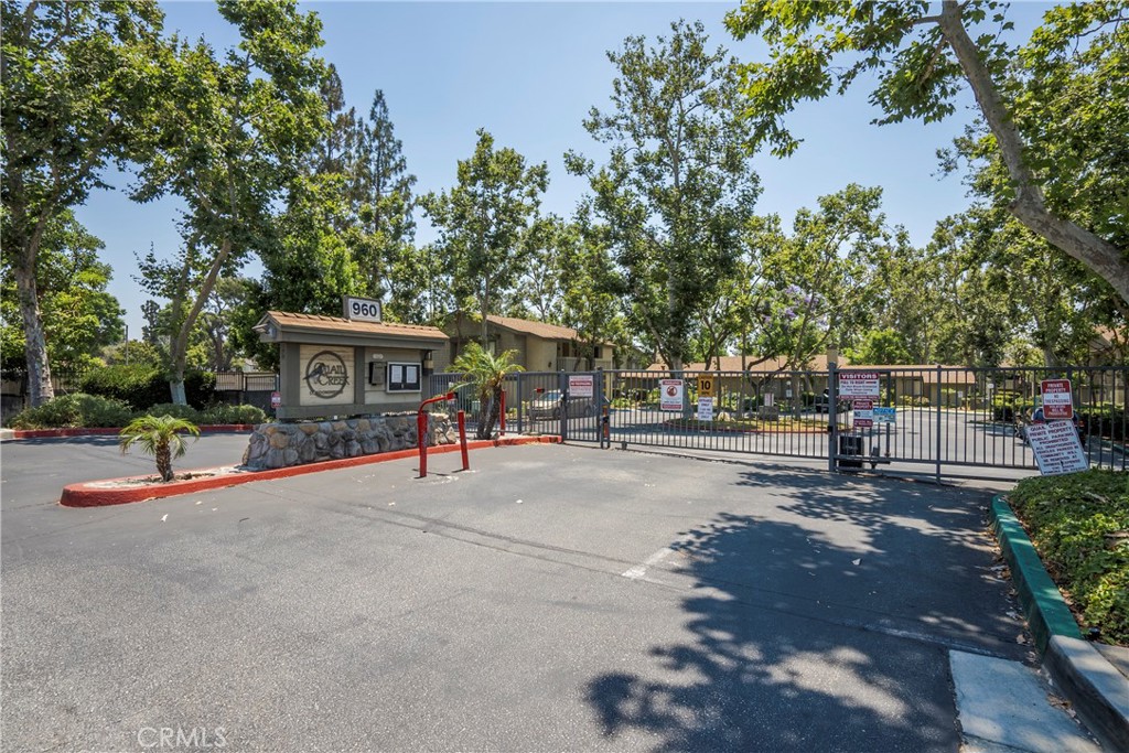 960 E Bonita Avenue 93