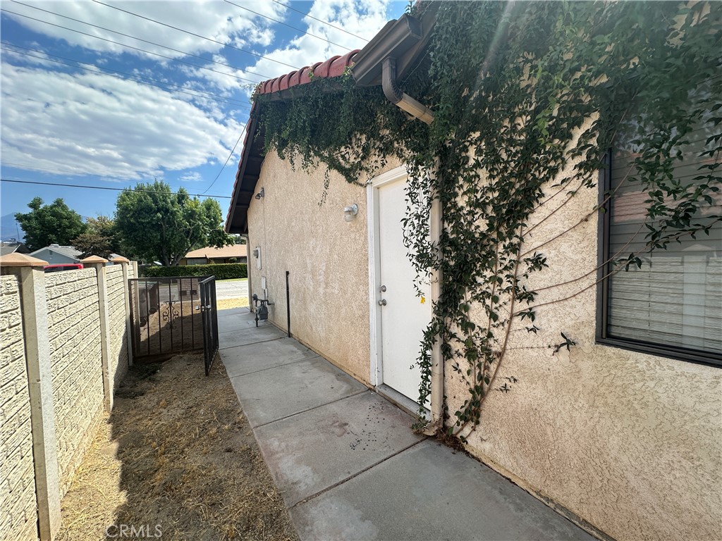 541 N Hemet Street