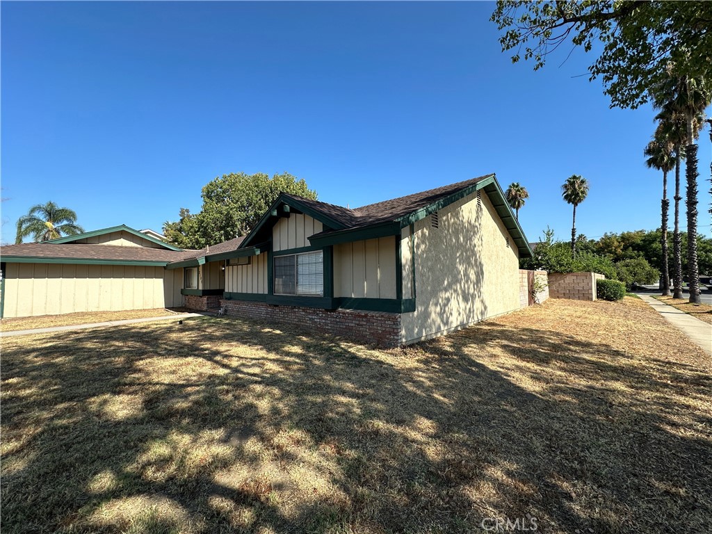2109 N Orange Avenue