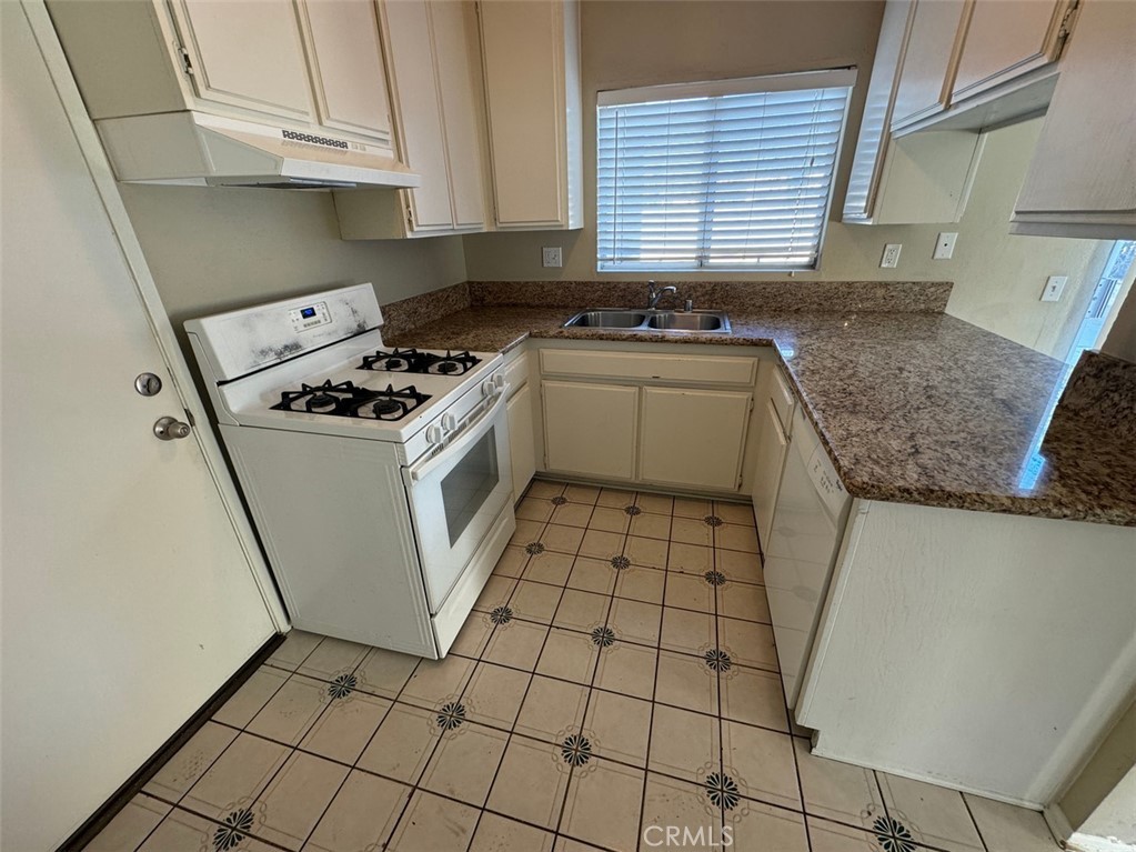 6215 Heatherwood Drive
