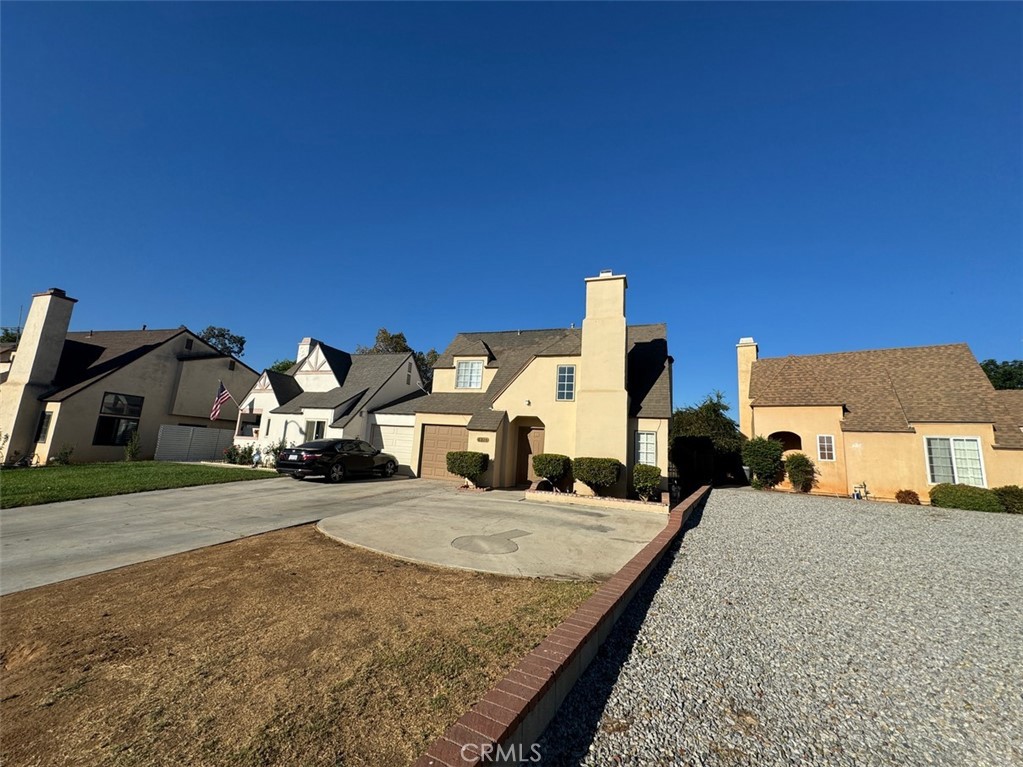 6215 Heatherwood Drive