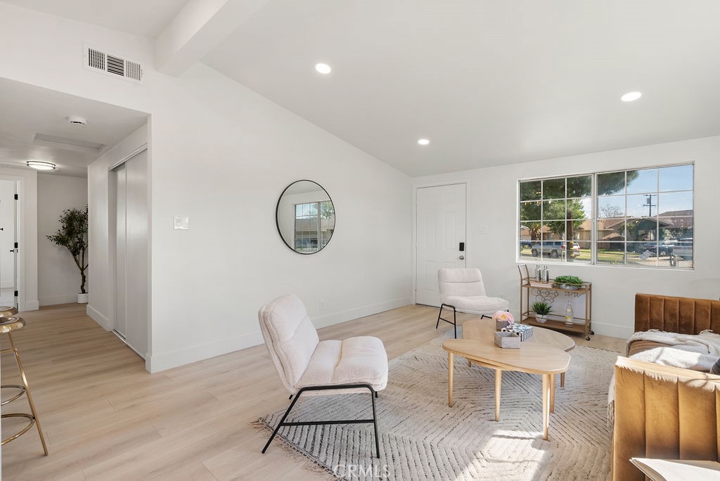 800 N Vista Avenue