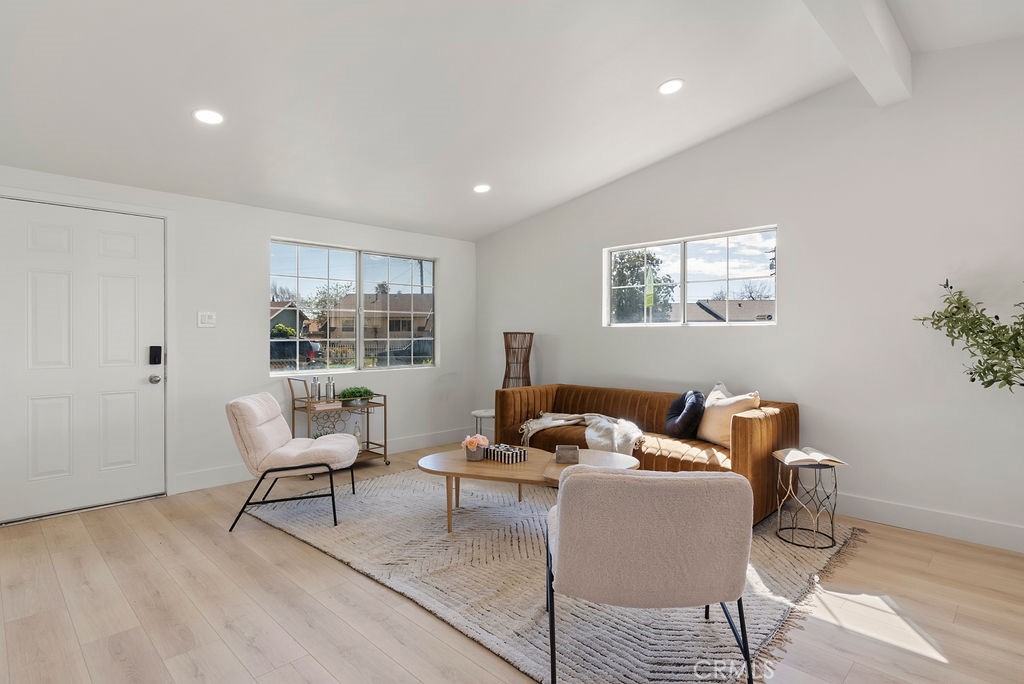 800 N Vista Avenue