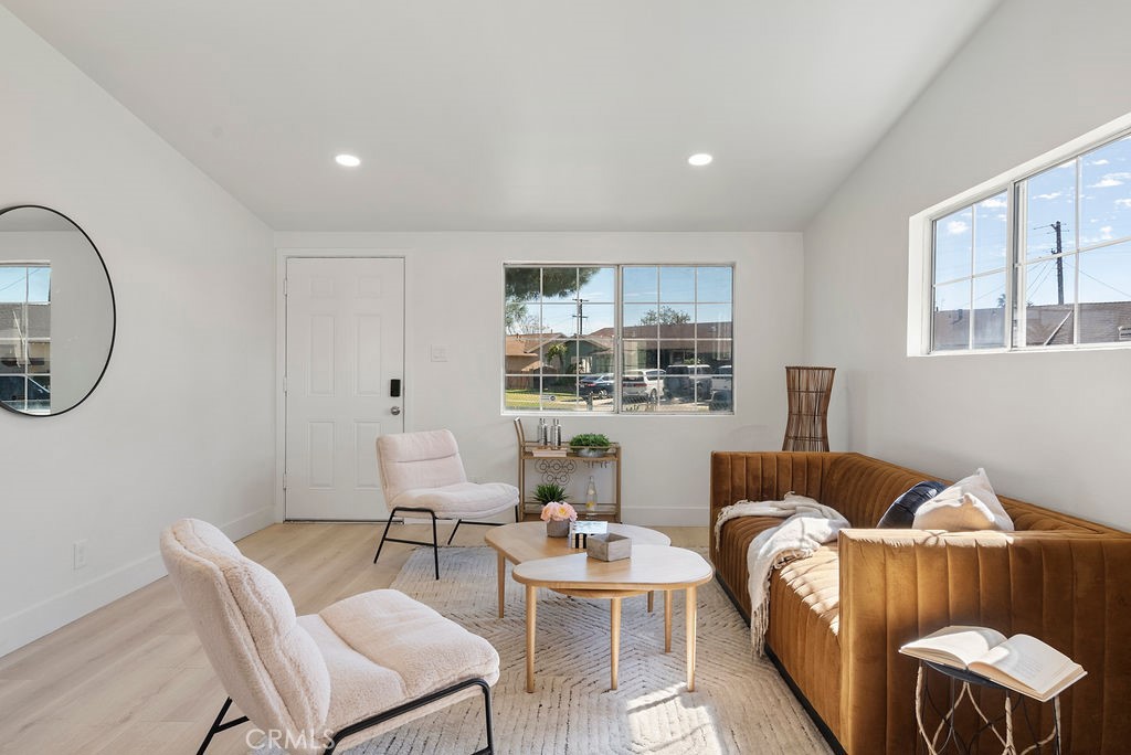 800 N Vista Avenue