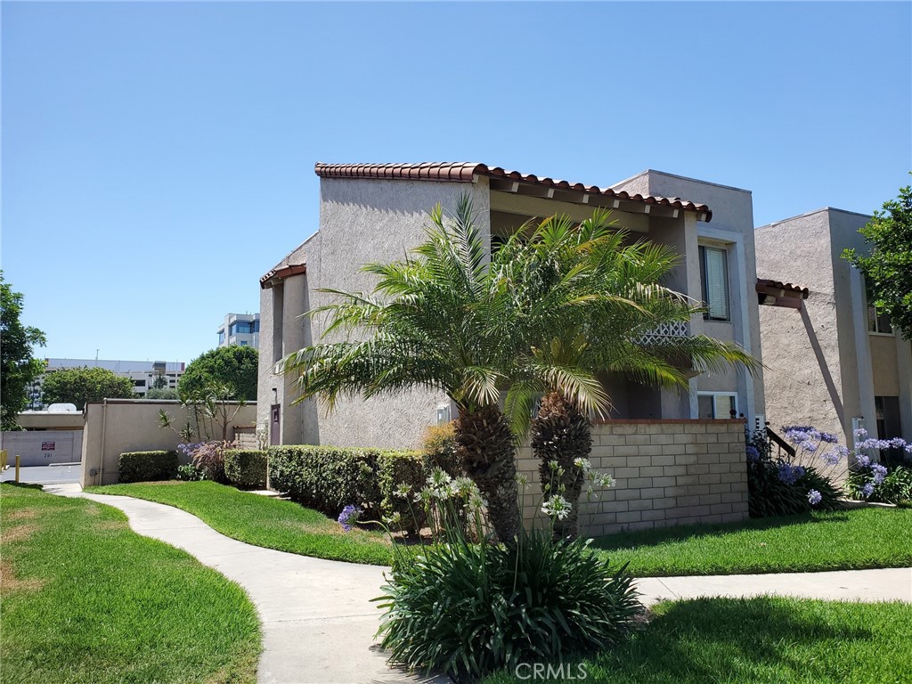 700 W La Veta Avenue F2