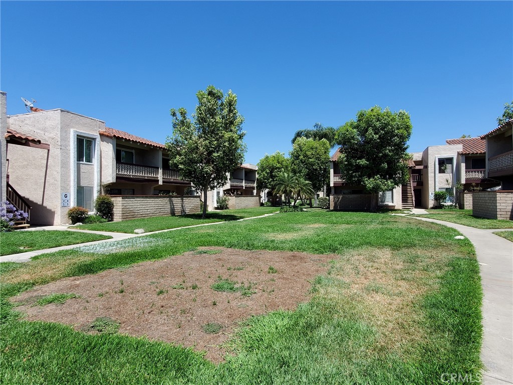 700 W La Veta Avenue F2