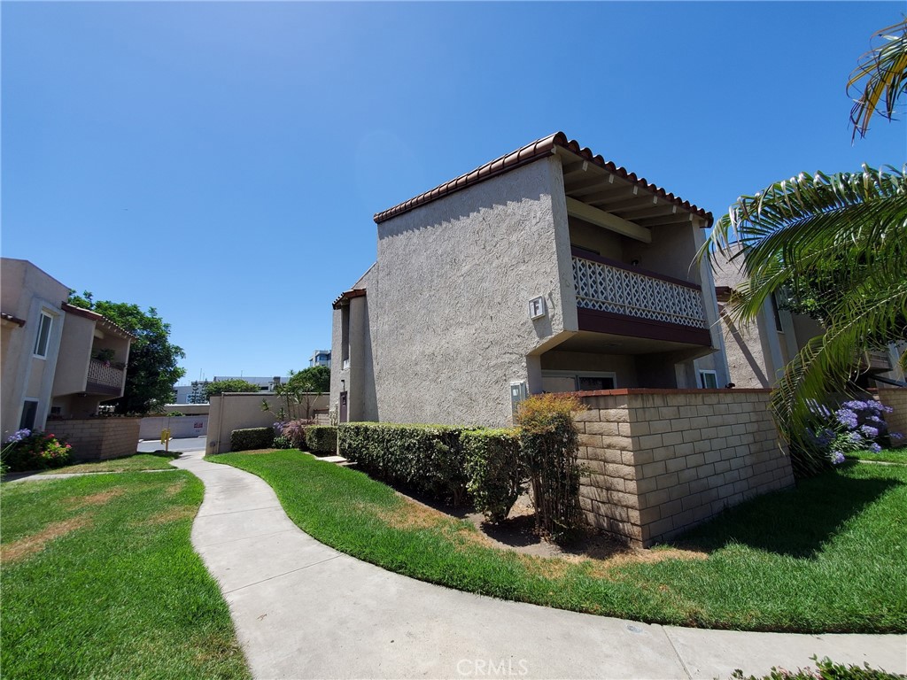 700 W La Veta Avenue F2