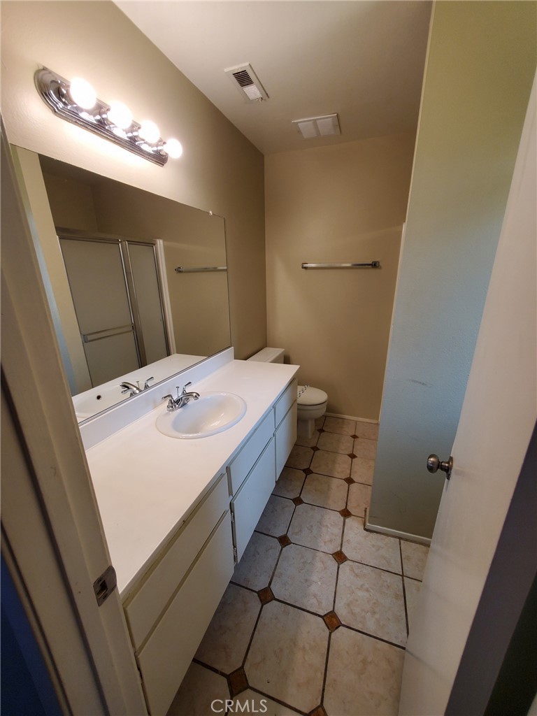 700 W La Veta Avenue F2
