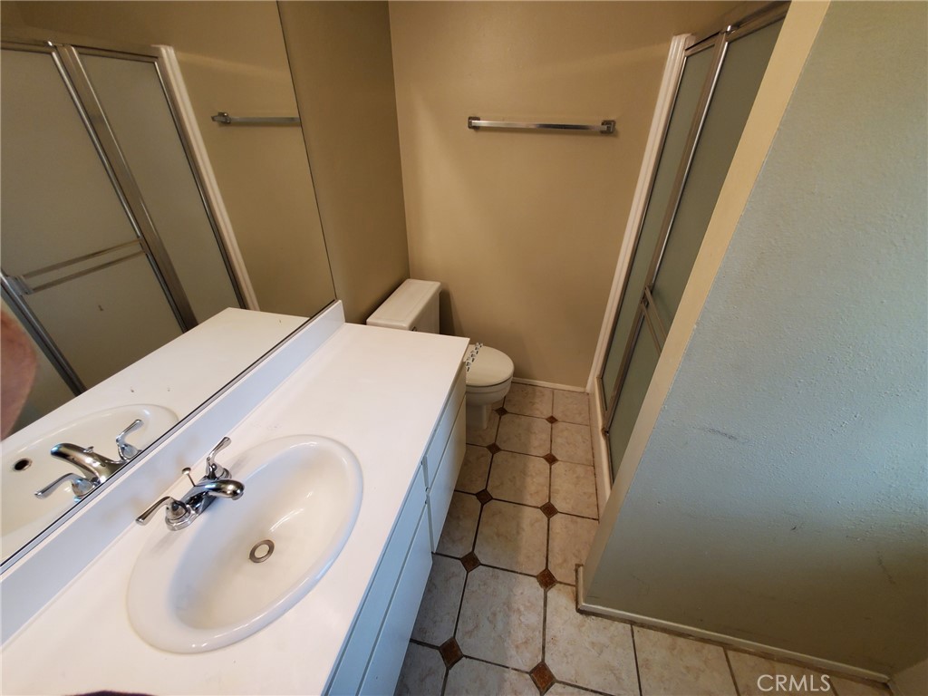 700 W La Veta Avenue F2