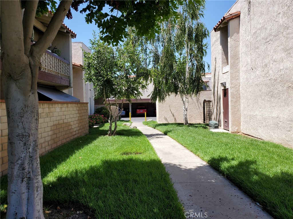 700 W La Veta Avenue F2