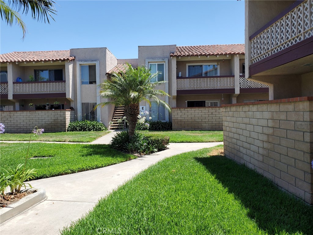 700 W La Veta Avenue F2