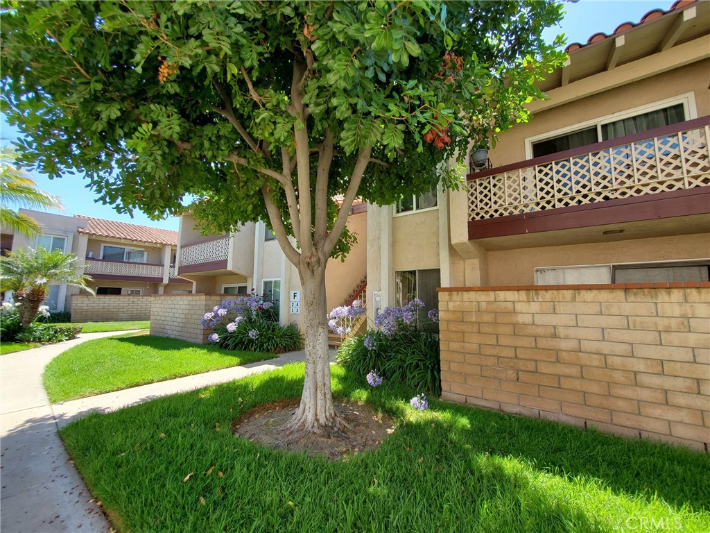 700 W La Veta Avenue F2
