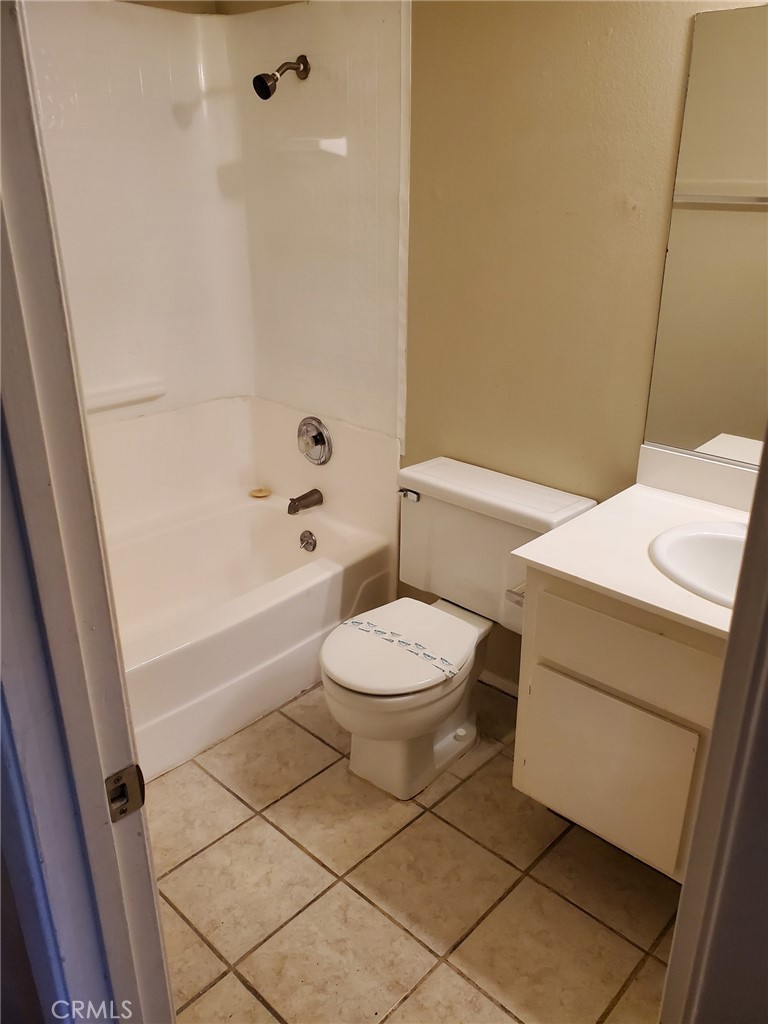 700 W La Veta Avenue F2