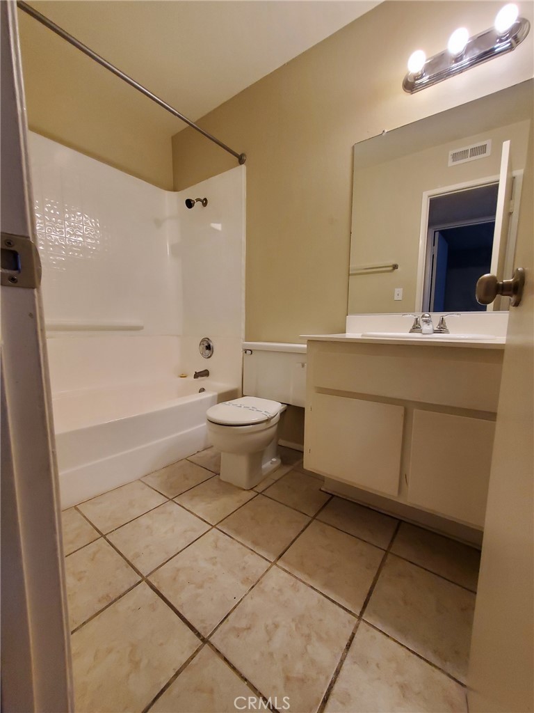 700 W La Veta Avenue F2