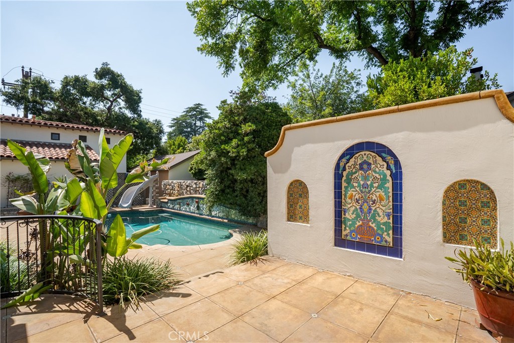 1111 N Indian Hill Boulevard